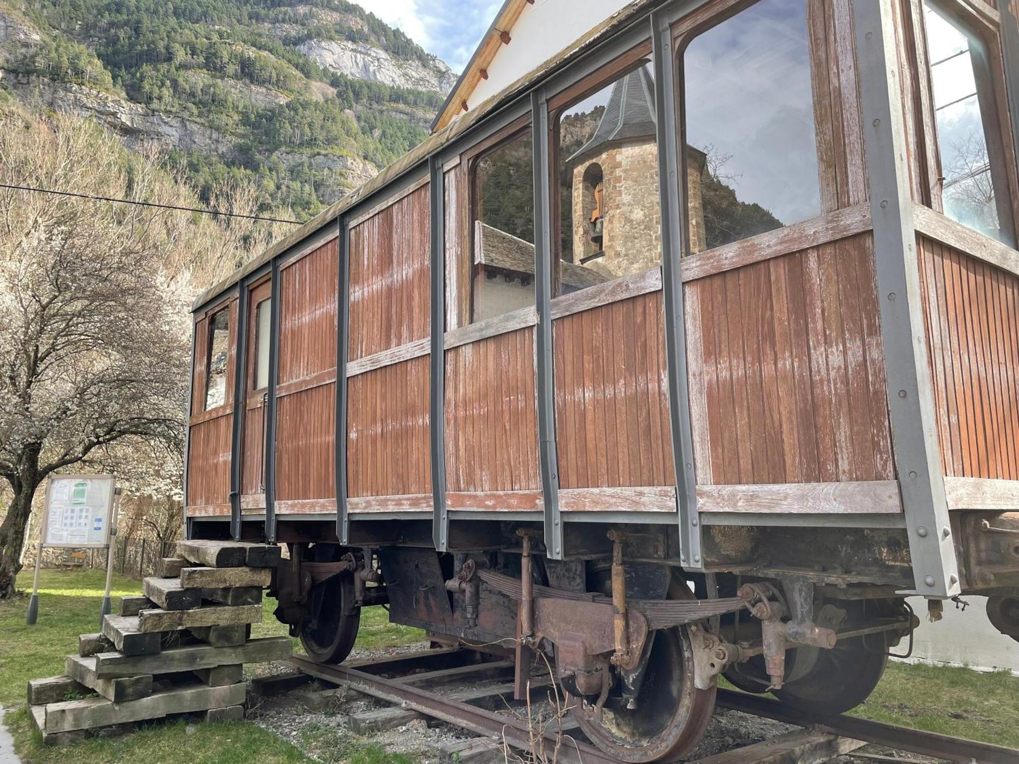 Calmfranc Atico Abuhardillado Con Vistas Al Rio Y La Montana Avistamiento De Ciervos En Canfranc Pueblo Екстериор снимка