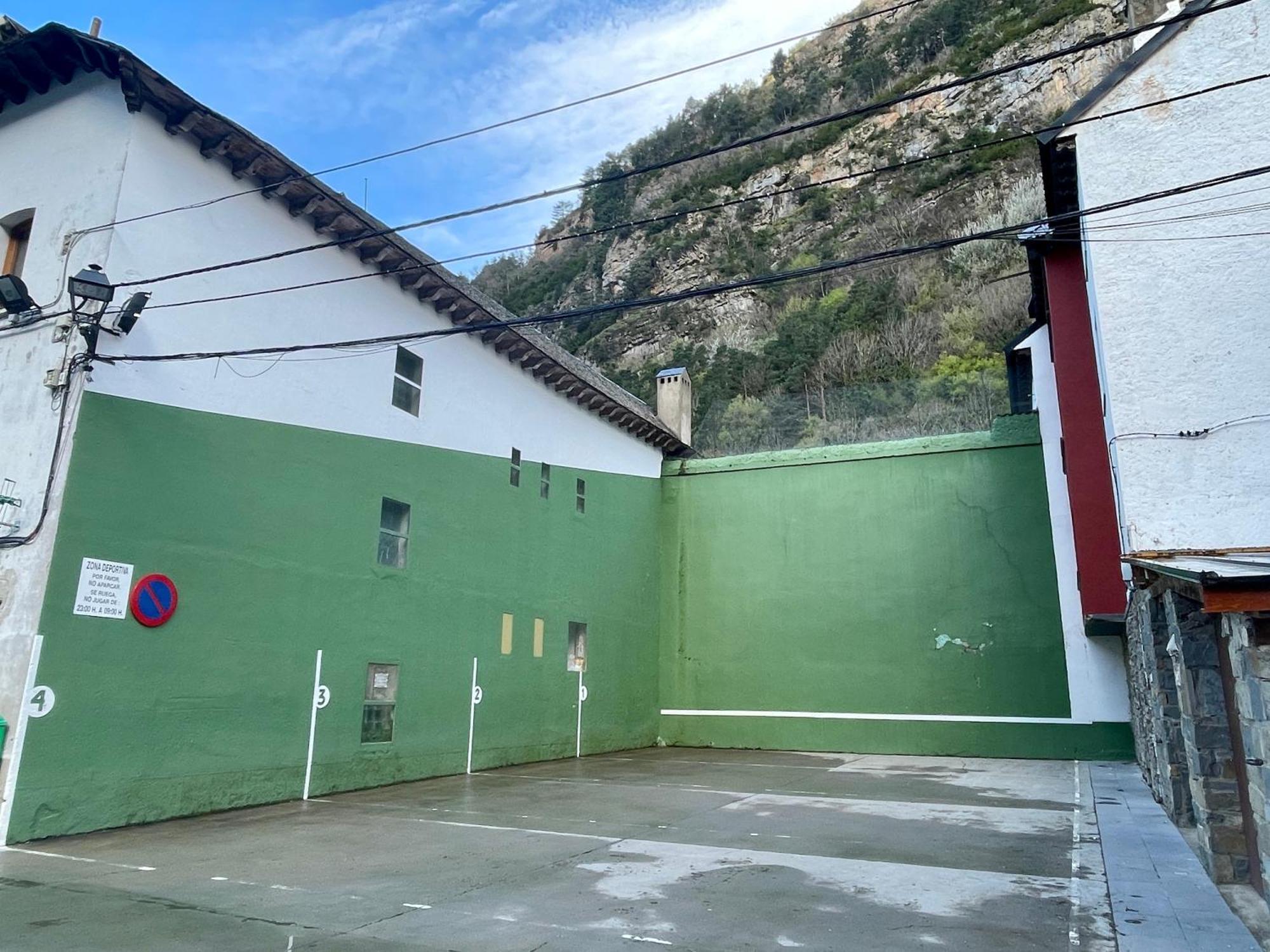 Calmfranc Atico Abuhardillado Con Vistas Al Rio Y La Montana Avistamiento De Ciervos En Canfranc Pueblo Екстериор снимка